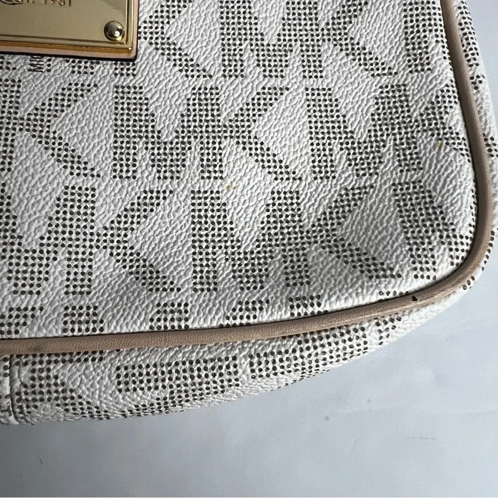 Michael Michael Kors Women’s Jet Set Monogram Handbag Tan & Brown Flaws/Wear